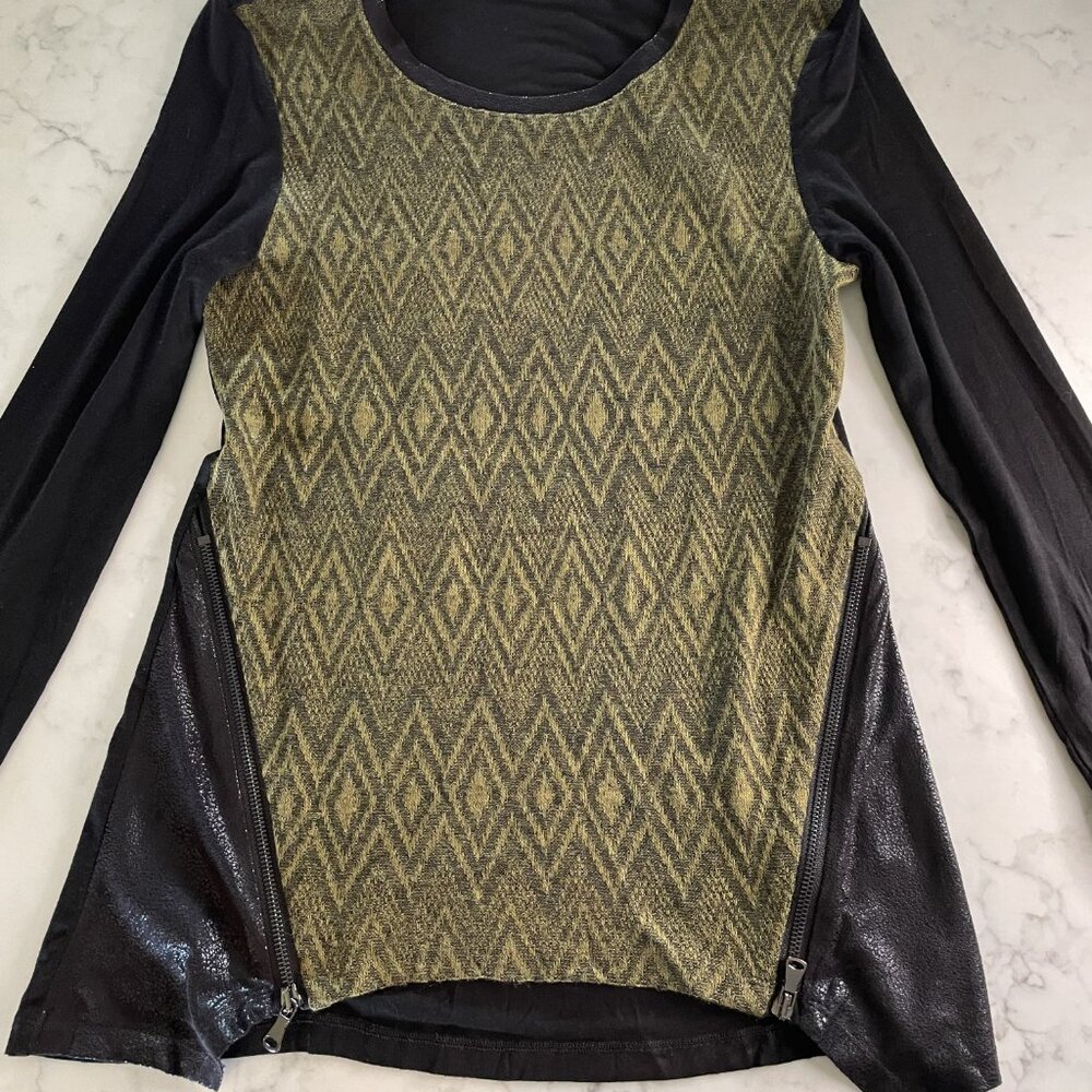 Patrizia Luca Sleek Knit Long Sleeve Top Zipper flare sides - NWT